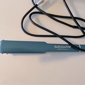 BaByliss Pro Nano Titanium Flat Iron 1 1/2”